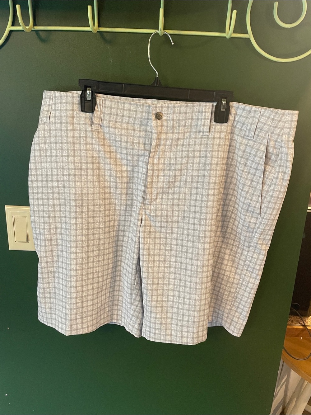 Callaway Men's Light Gray Plaid Golf Shorts Size 40